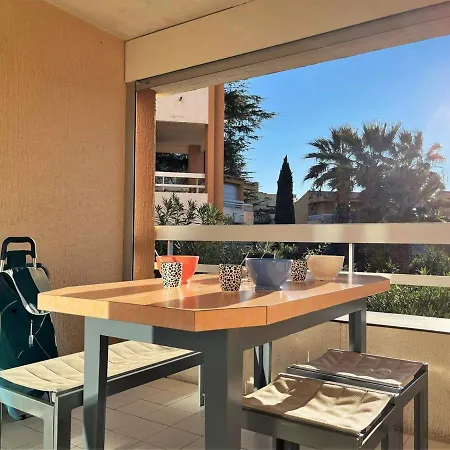 4 Pers Avec Terrasse, Clim Et Parking Au Lavandou - Fr-1-251-431 Apartment *